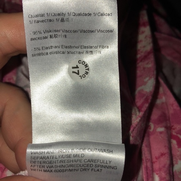 ESCADA - Picture 6 of 7